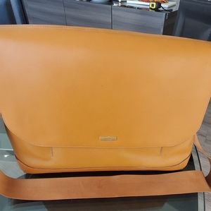 Tumi over the shoulder business case